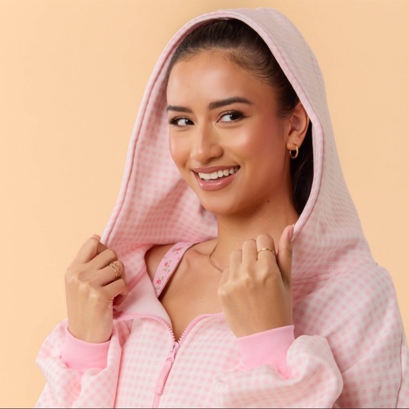 Blogilates Marshmallow Hoodie - Picture 4 of 6